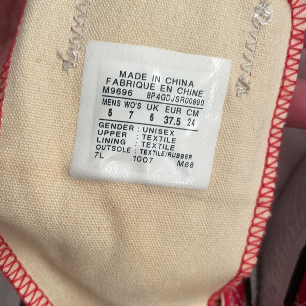 Converses With Missing Shoelaces - image 4